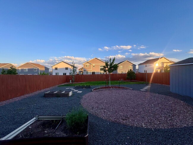 Building Photo - Beautiful 4 Bedroom Home in Peyton
