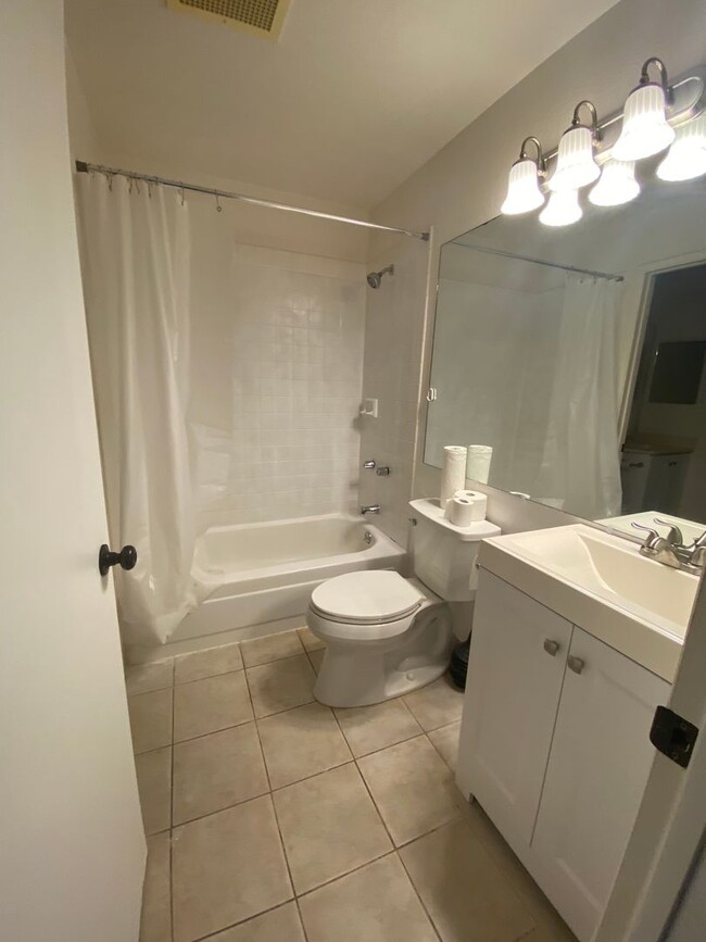 Building Photo - Nice 2 bed/1.5 bath in Kihei Villages
