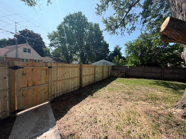 Building Photo - 5629 W Lincoln Creek Dr