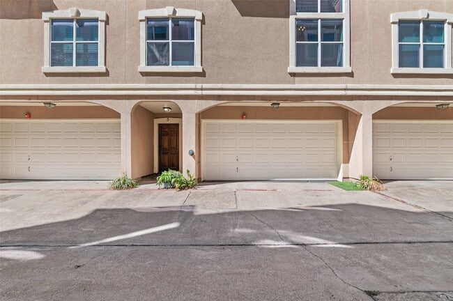 Building Photo - 5609 Lindell Ave