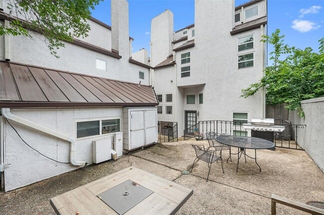 Building Photo - 1500 Woodlawn Blvd
