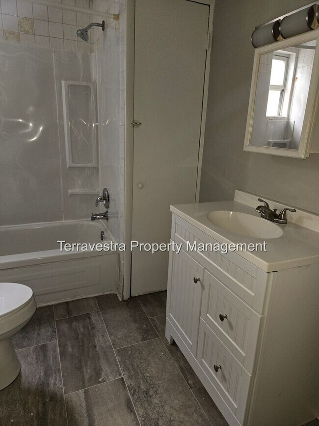 Building Photo - 131 N High St