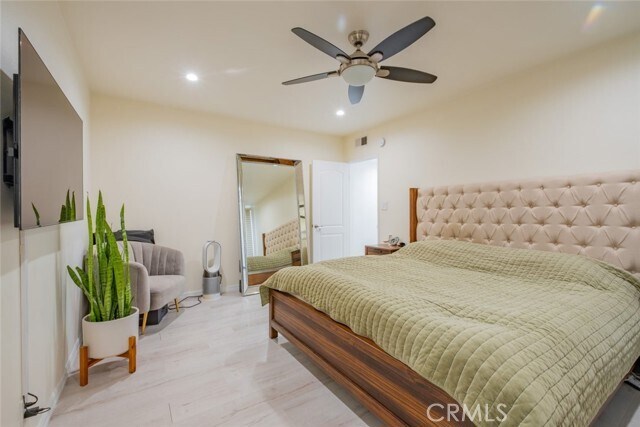 Building Photo - 4487 Colbath Ave