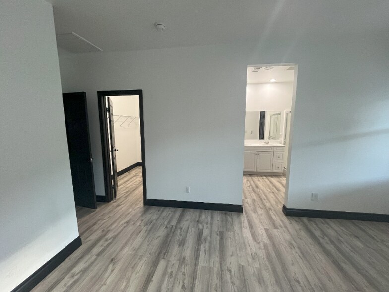 Building Photo - 376 Valencia Ct