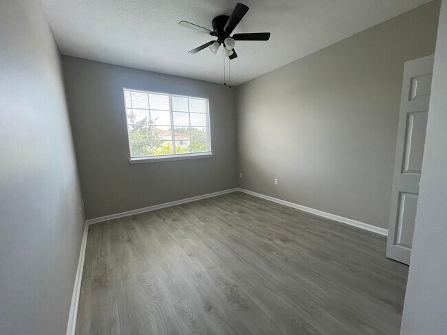 Building Photo - 9833 Baywinds Blvd
