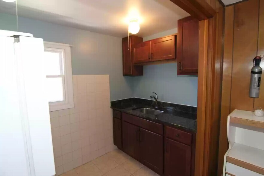 Primary Photo - 5642 W Newport Ave