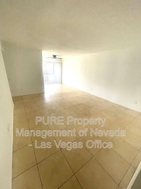 Building Photo - 1405 E Vegas Valley Dr