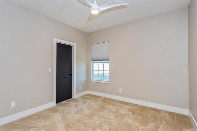 Building Photo - 8276 Modiano St