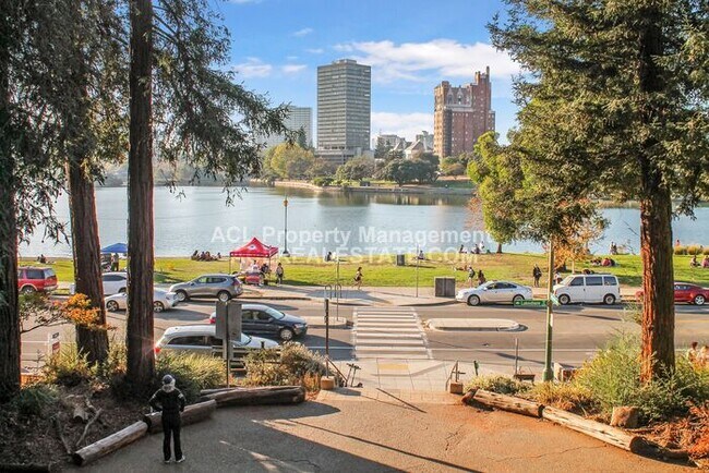 Building Photo - Nicely Located, Pet Friendly, Lake Merritt...