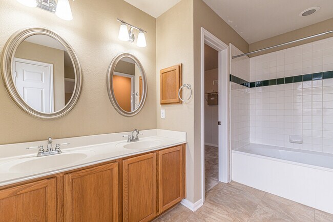 Building Photo - 13607 Auburn Oaks