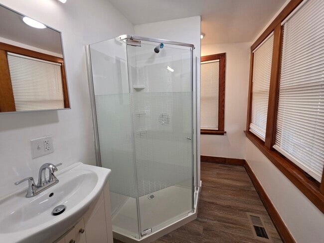 Building Photo - 117 Woodland Dr