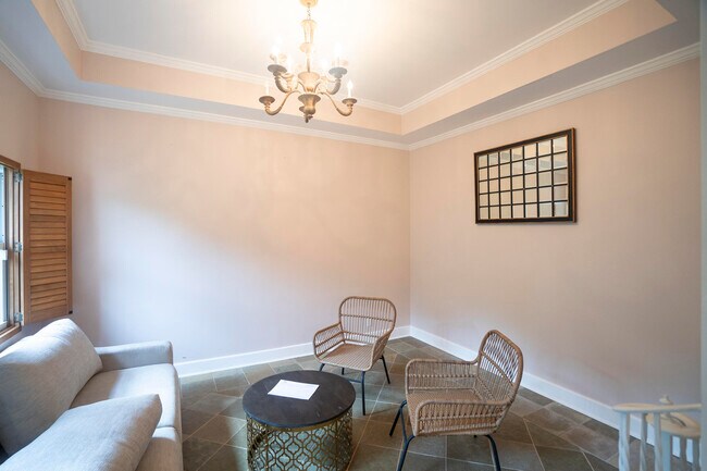 Building Photo - 411 26th St