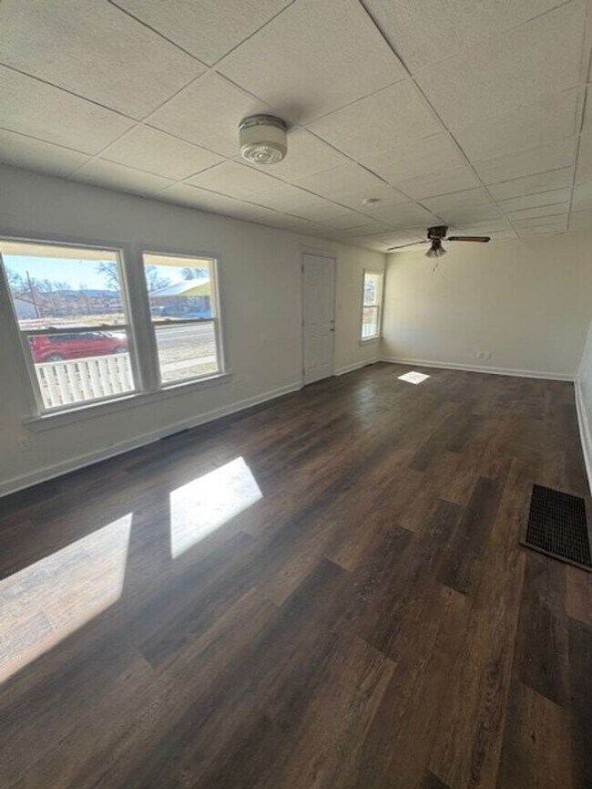 Building Photo - 817-819 Robinson Ave