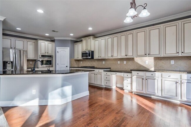 Building Photo - 5390 Breckinridge Ln