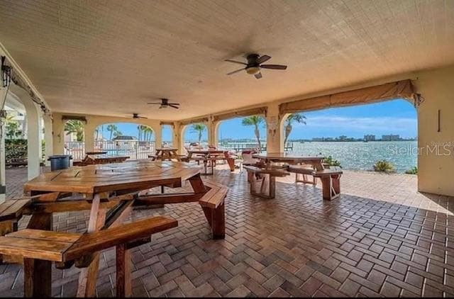 Building Photo - 4575 Cove Cir