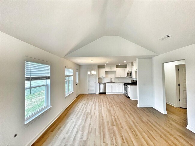 Building Photo - 591 N Cresswell Dr