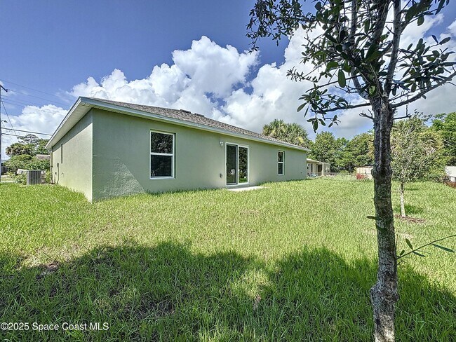 Building Photo - 144 Roosevelt St