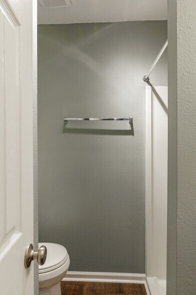 Building Photo - 138 welch Place, unit 4