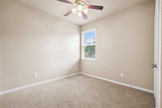 Building Photo - 2 Prairie Falcon Place