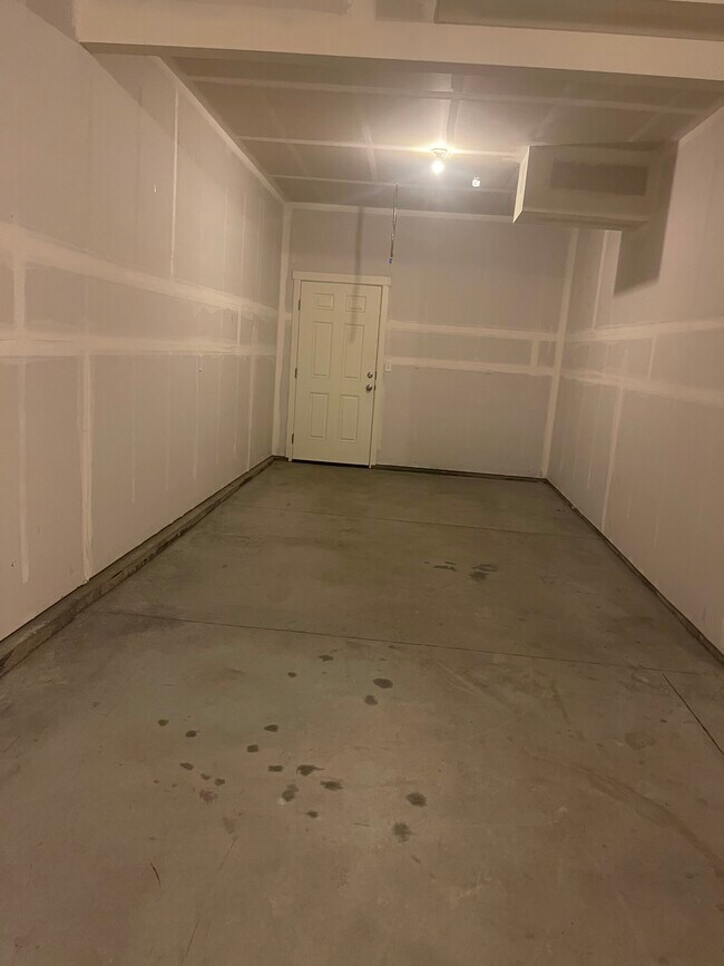 Building Photo - Pierre