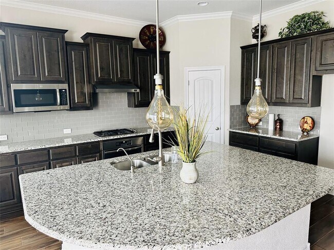 Building Photo - 409 Betony Lp
