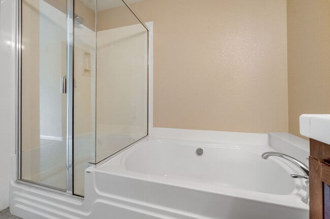 Building Photo - 3BR/3BA Folsom Condo with Fireplace + 2 Car Garage