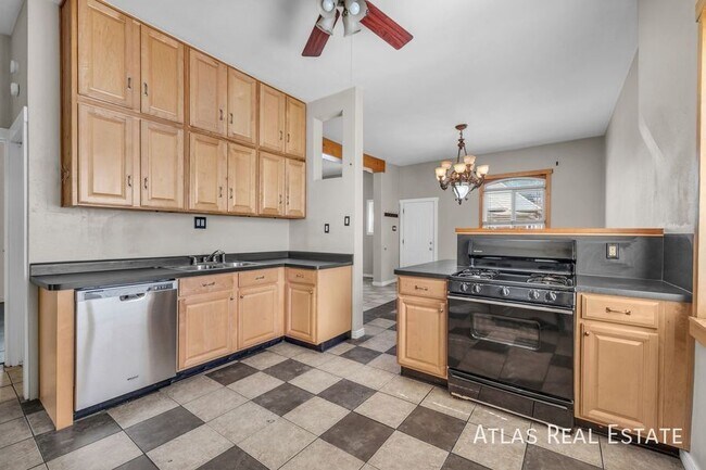 Building Photo - 853 Emeril Ave