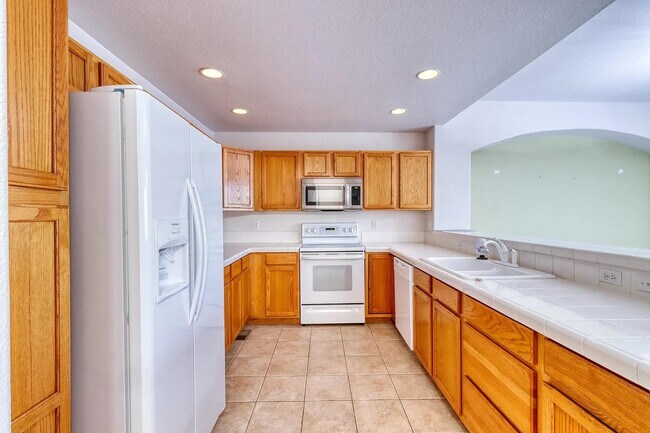 Building Photo - 6697 S Forest Way