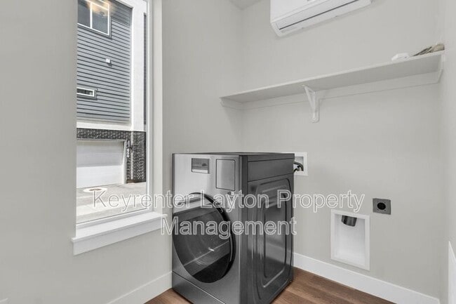 Building Photo - 453 E 690 S