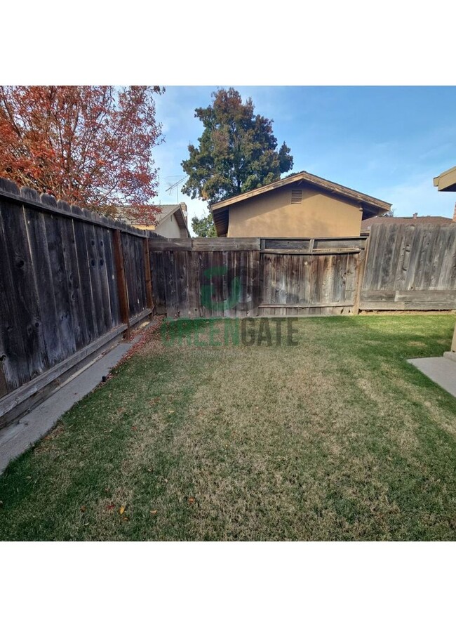 Building Photo - 3 Bedroom 2 Bath Modesto home available!!