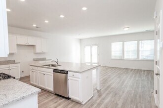 Building Photo - Beautifully designed 3-bedroom, 2.5-bath e...