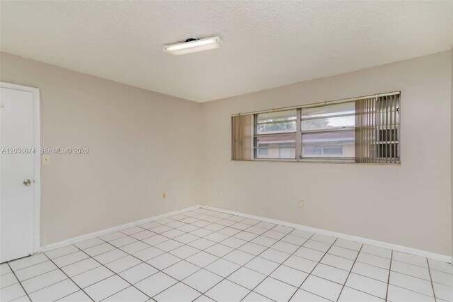 Building Photo - 6331 Pierce St