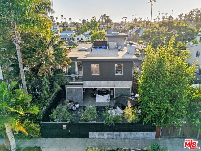 Building Photo - 2425 Clement Ave