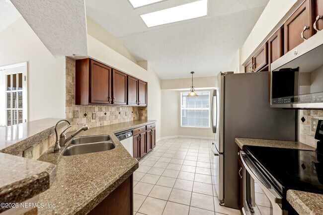 Building Photo - 2928 Waters View Cir