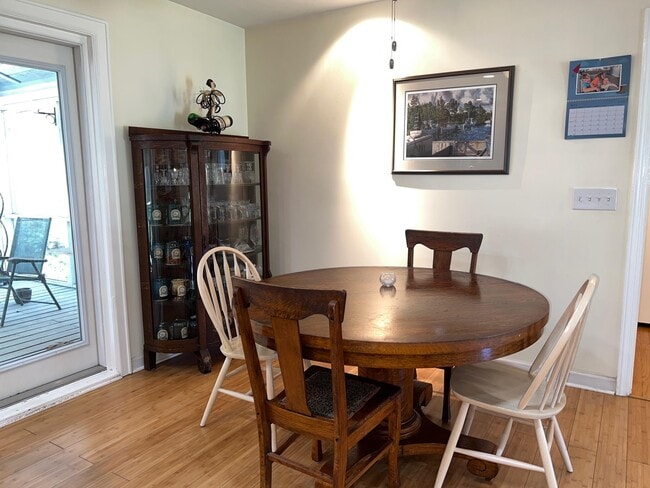 Building Photo - 727 Banks Terrace SE