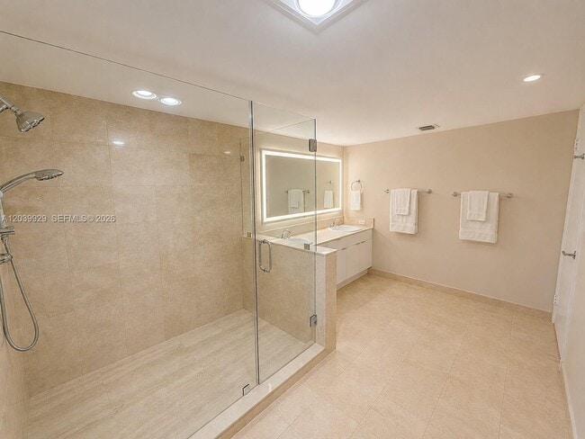 Building Photo - 8855 Collins Ave