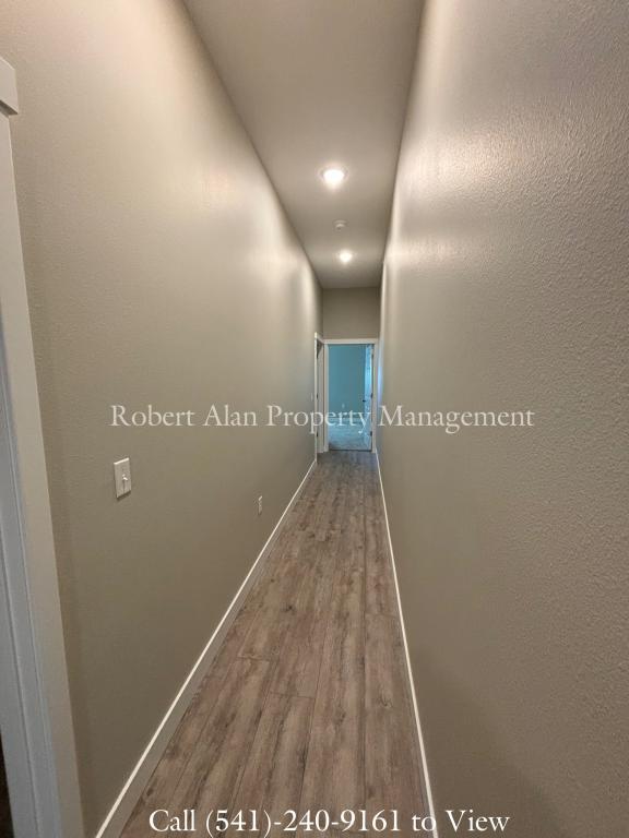 Building Photo - 2601 SW Hailey Ave