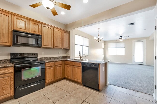 Building Photo - Unique NW Home