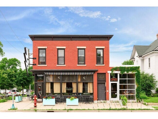 Building Photo - 3023 Dupont Ave S