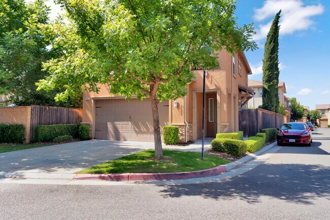 Building Photo - 1446 Sundial Way