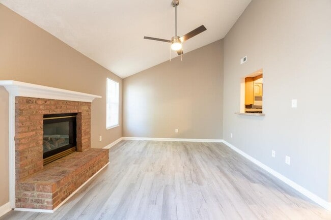 Building Photo - 334 Hawthorne Oaks Way