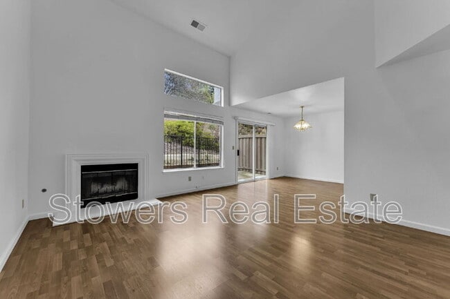 Building Photo - 309 Cam Arroyo