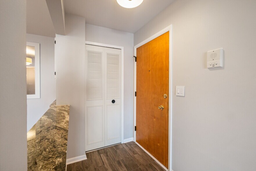 Building Photo - 8353 Kennedy Cir