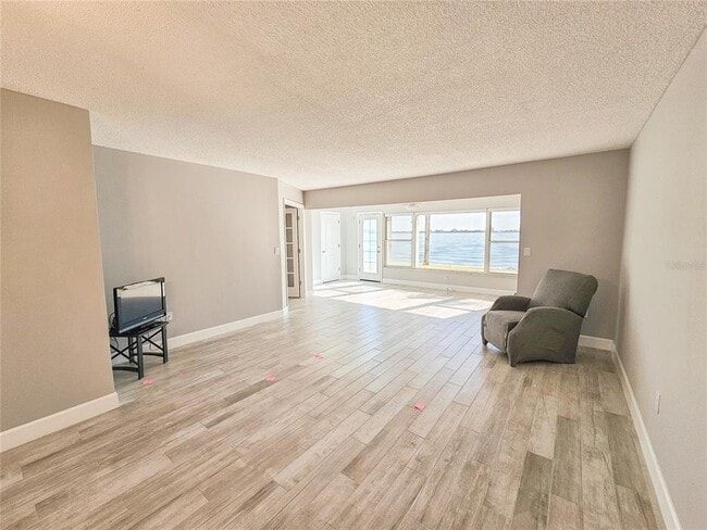 Building Photo - 5900 Shore Blvd S