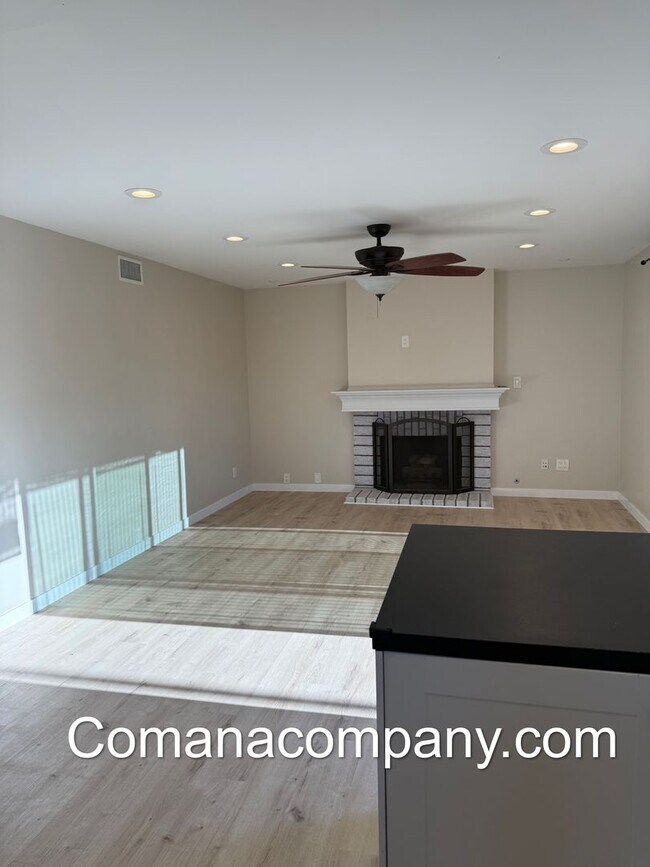 Building Photo - Gorgeous 5BR/3BA 2story home w SOLAR, view...