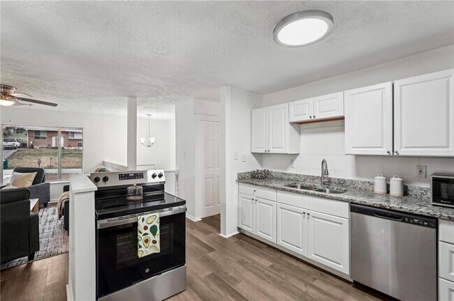 Building Photo - 4042 Sweetbriar Ln