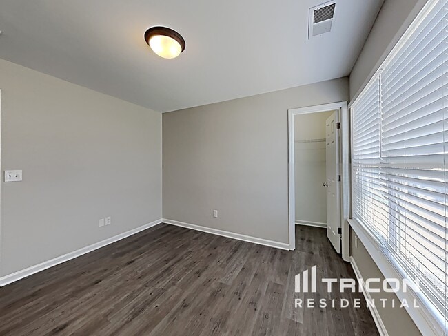 Building Photo - 206 Water Ridge Ave
