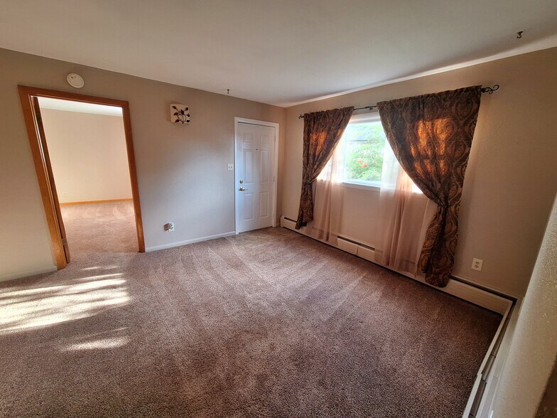 Living room - 1608 E 12th St