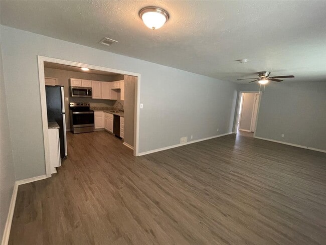 Building Photo - 3 BR/2.5BA | Renovated Single Family Home | 1-Car Garage Parking | Fenced backyard