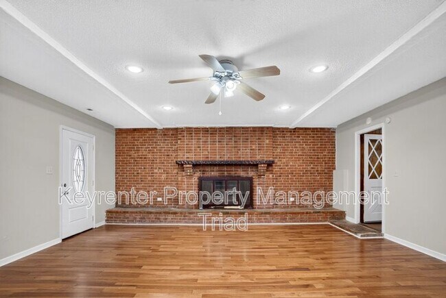 Building Photo - 5108 Lakeshore Ct